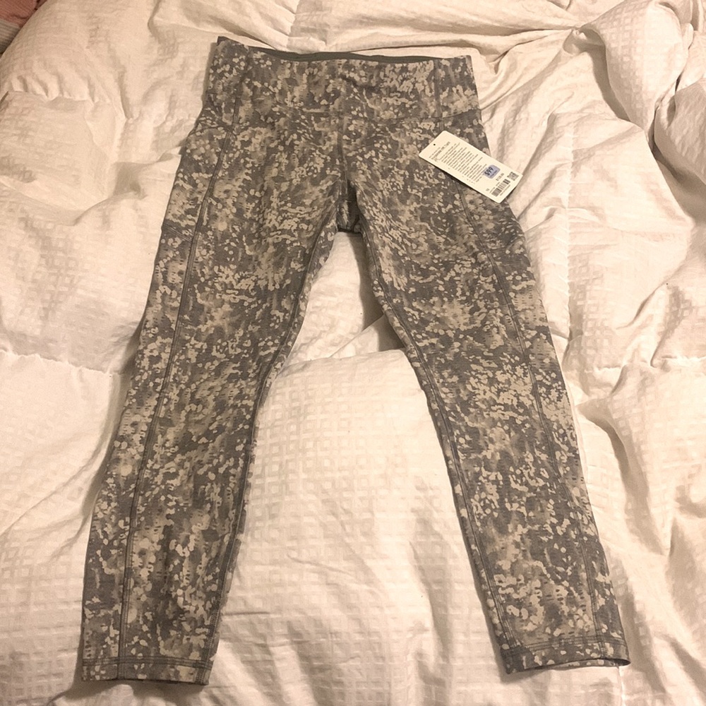 Lululemon invigorate HR Tight 25”